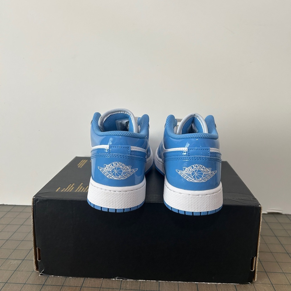 Air Jordan 1 Low GS ‘UNC Patent’ - Picture 4 of 6